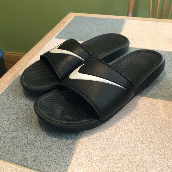 nike flip flops size 12